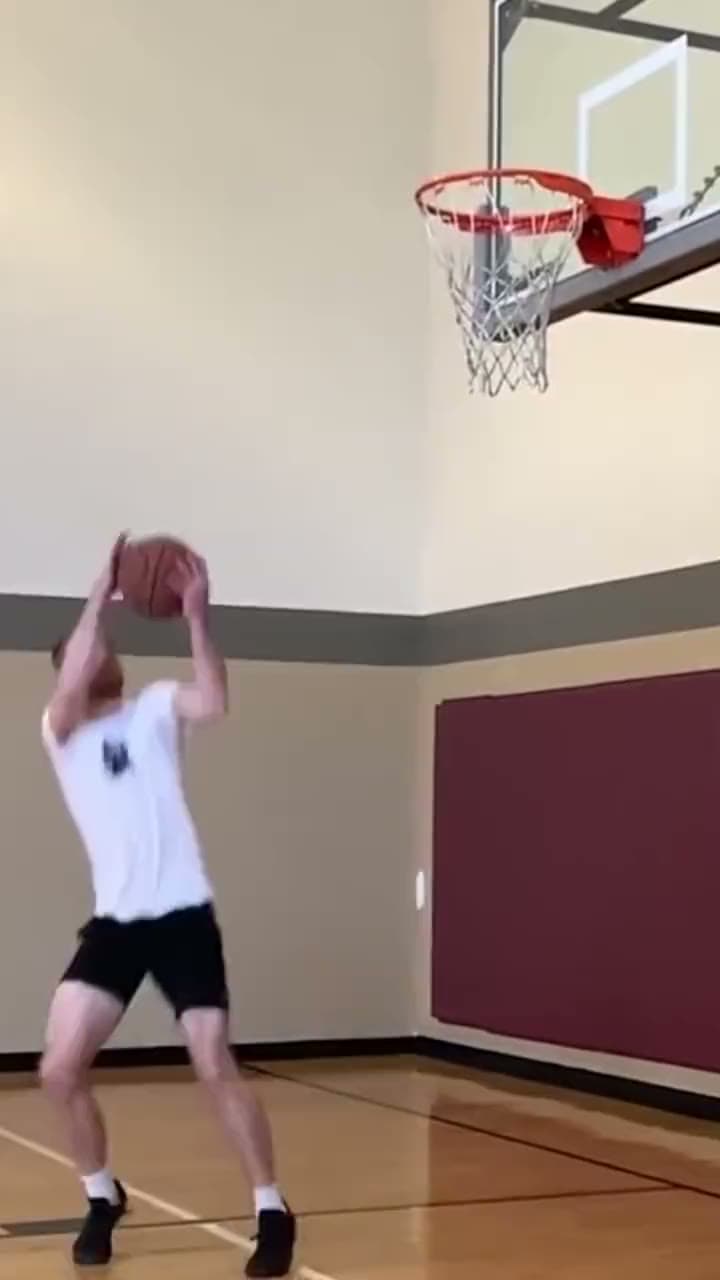 Connor Barth training: dunks and lifts.